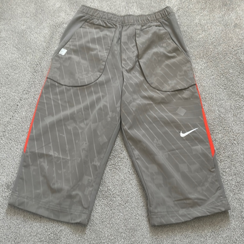 Nike fit tennis boys medium 10-12 age shorts